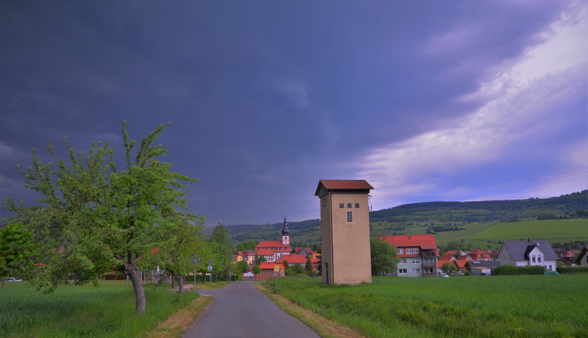 aufziehendes Gewitter über Helmershausen