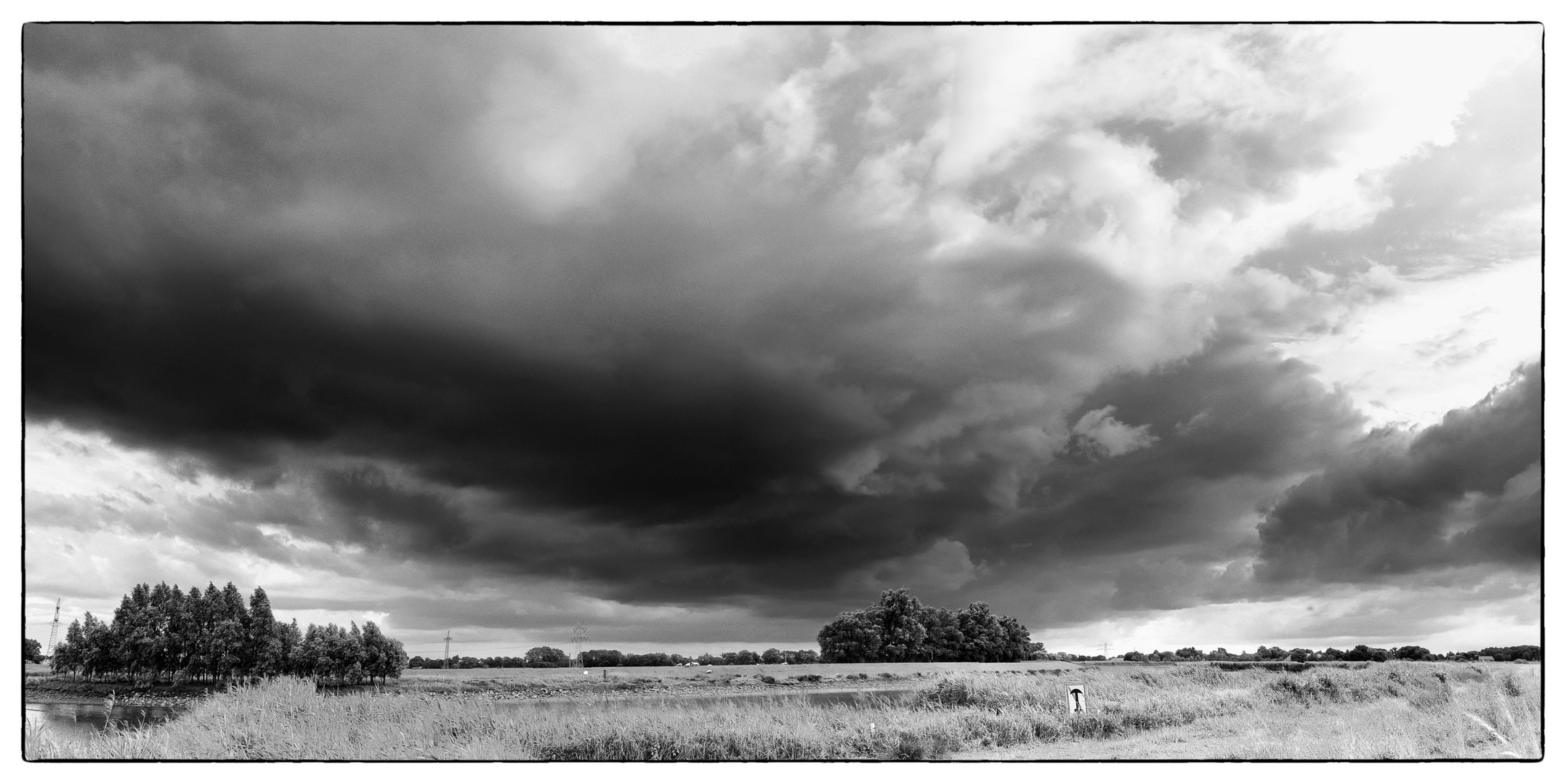 Aufziehendes Unwetter über der Leda