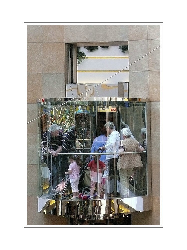 Augen-blicke (lift in Rathaus Gallery -- Eberfeld-City)