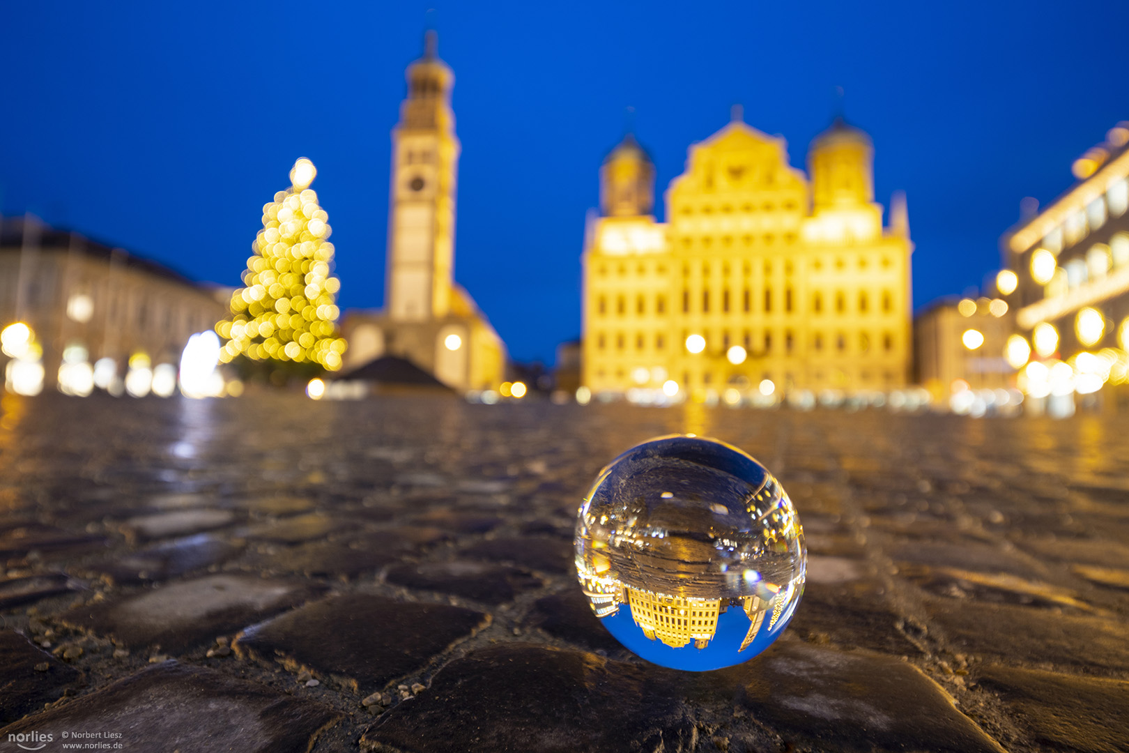 Augsburg durch die Glaskugel