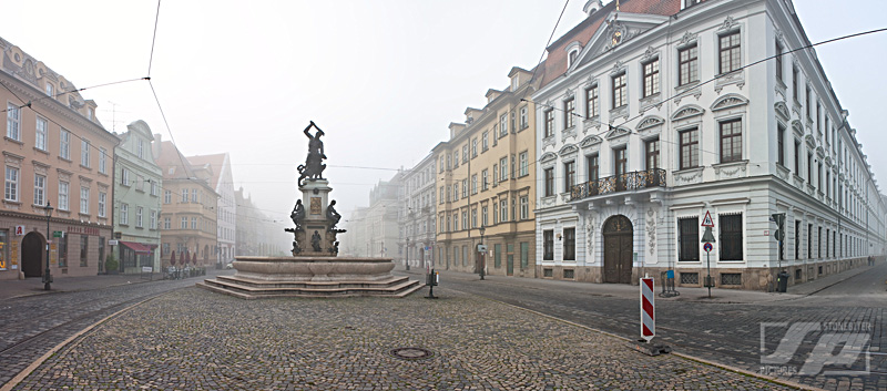 Augsburg im Nebel Herkulesbrunnen