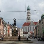 Augsburg: Maximilianstraße, Herkulesbrunnen und Ulrichskirche