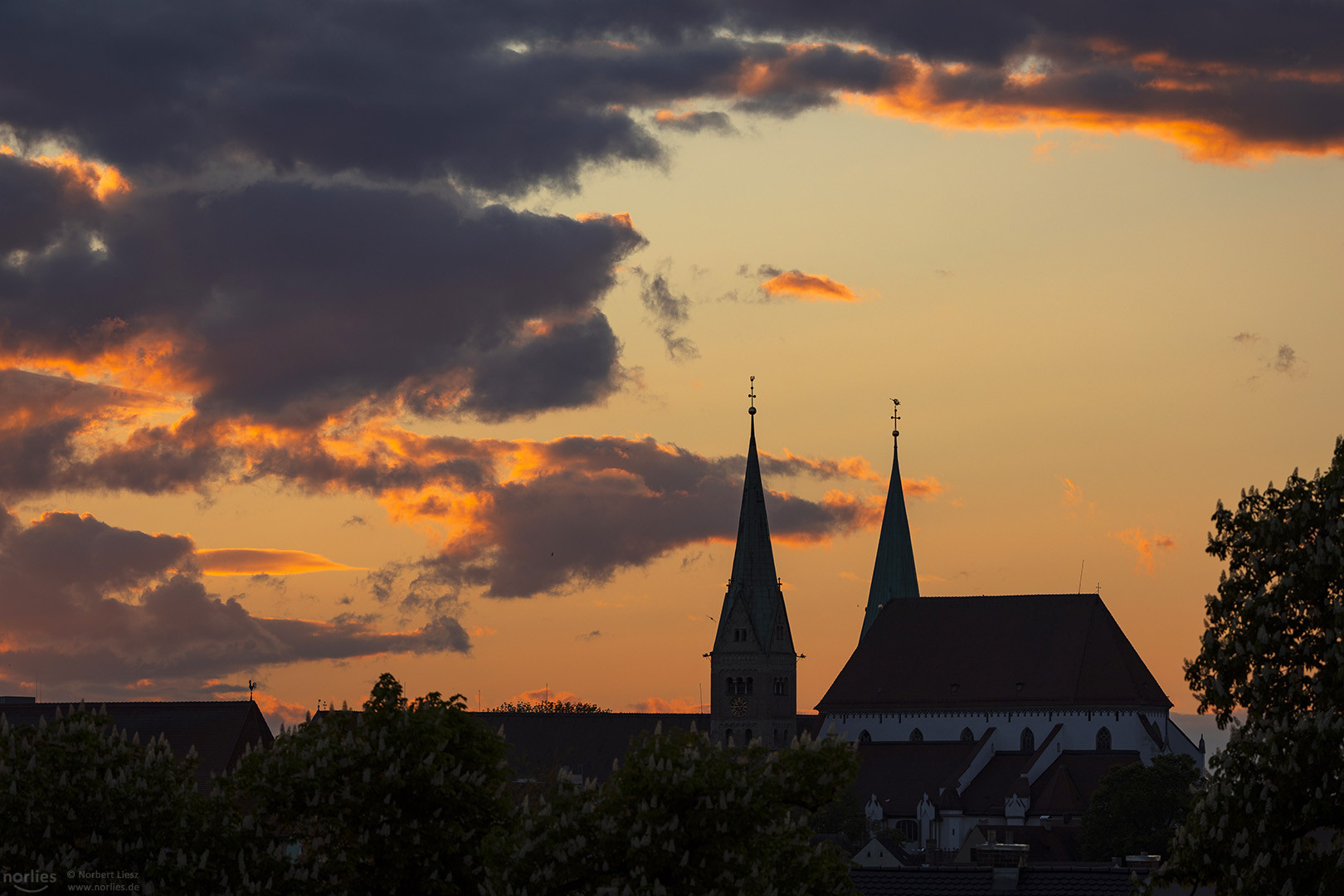 Augsburger Dom im Abendlicht