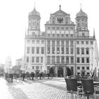 Augsburger Rathaus im Morgendunst