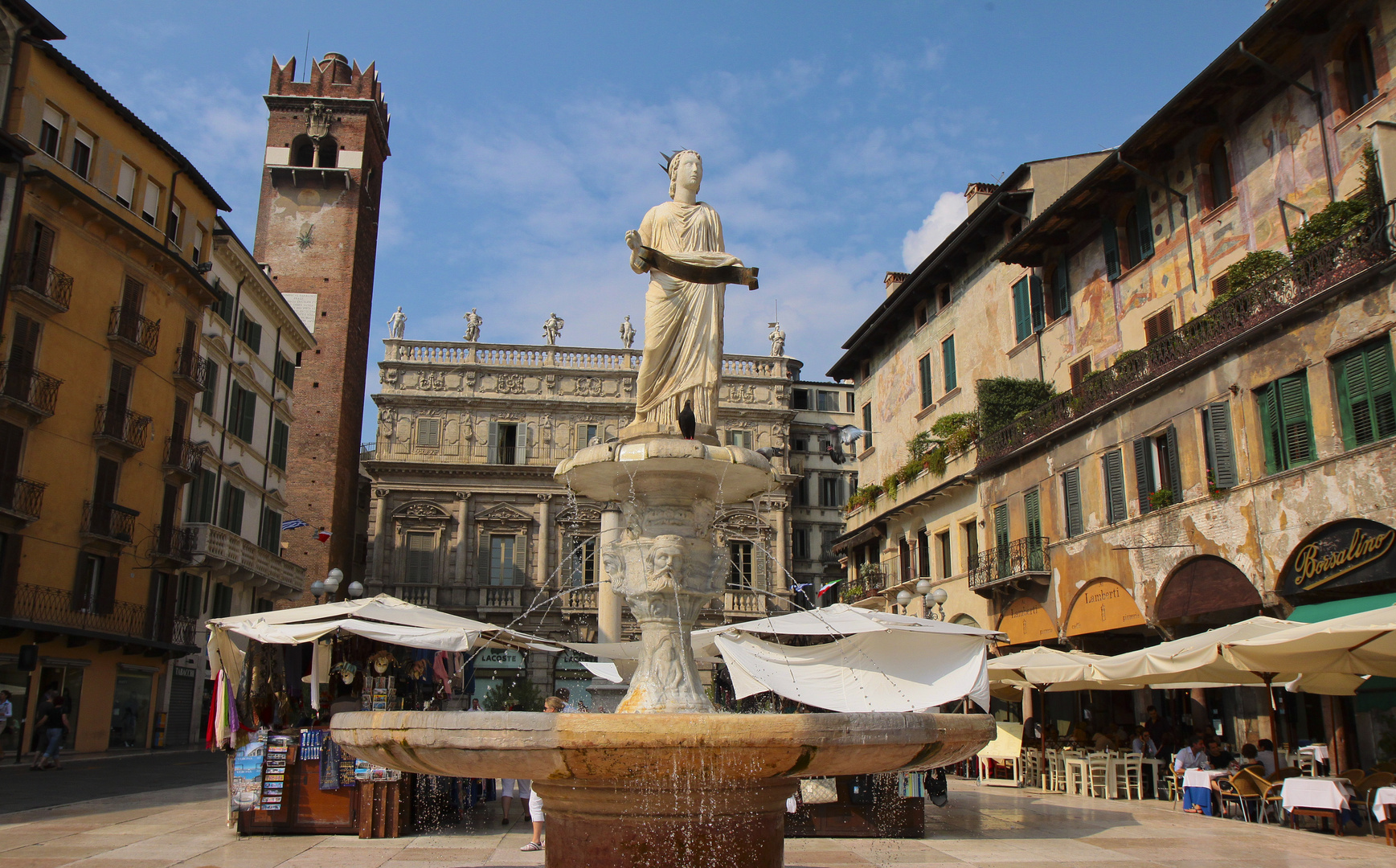 AUGURI DI BUON 2011 DA VERONA. PIAZZA DELLE ERBE.