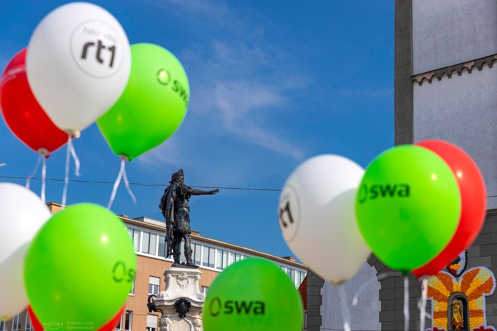 Augustus greift nach den Ballons