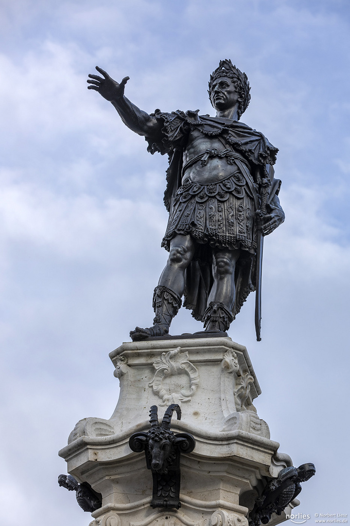 Augustusbrunnen - Kaiser Augustus