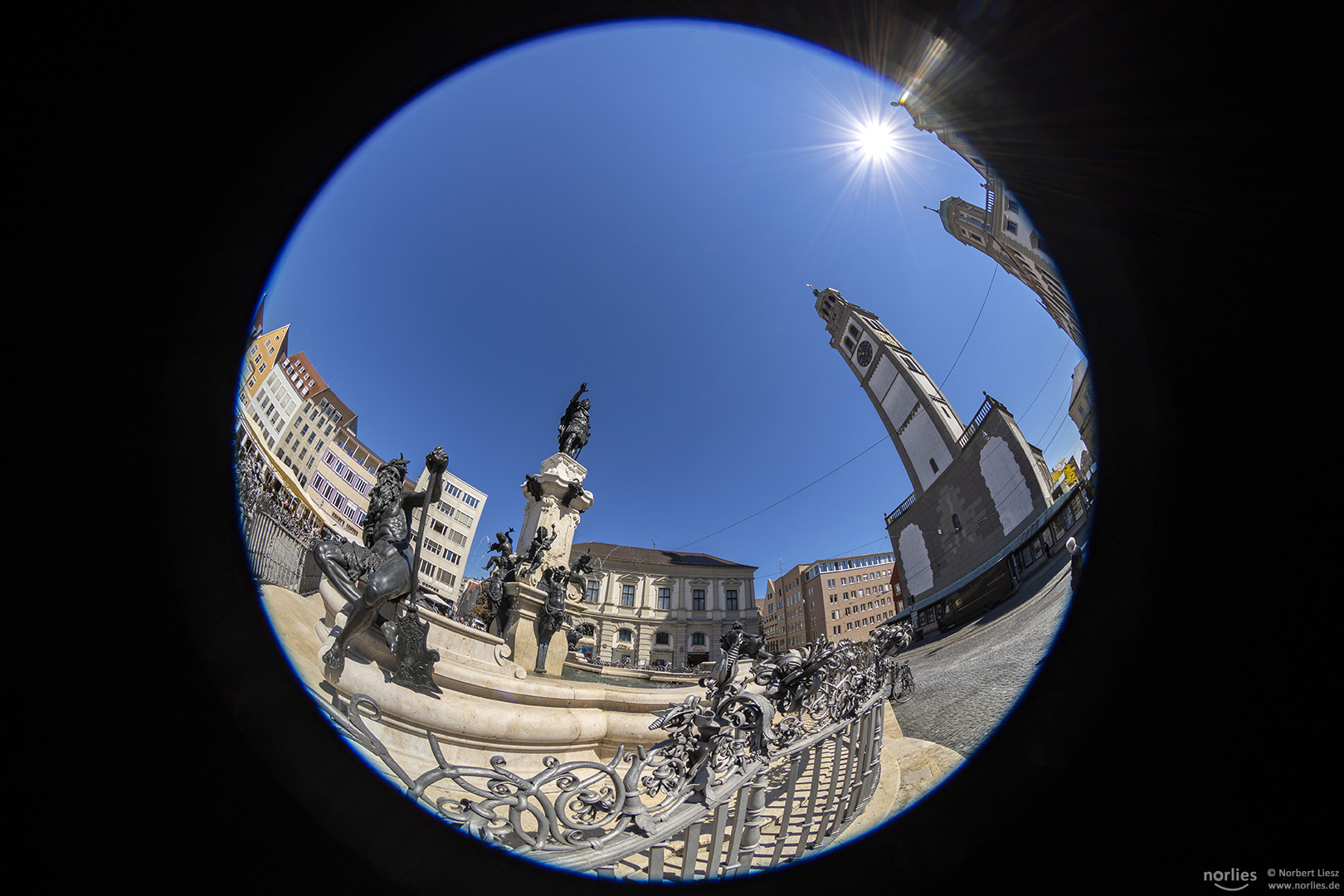 Augustusbrunnen mit Sonne