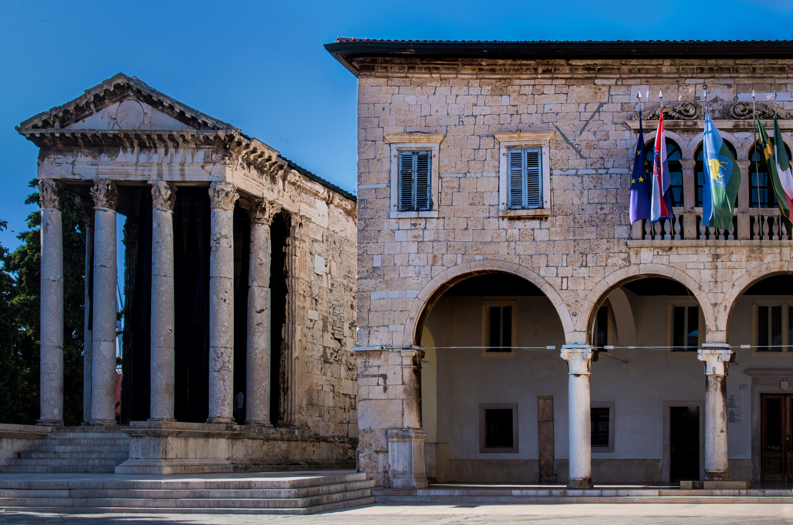 Augustustempel, Rathaus in Pula