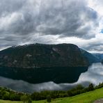 Aurland im Spiegelfjörd