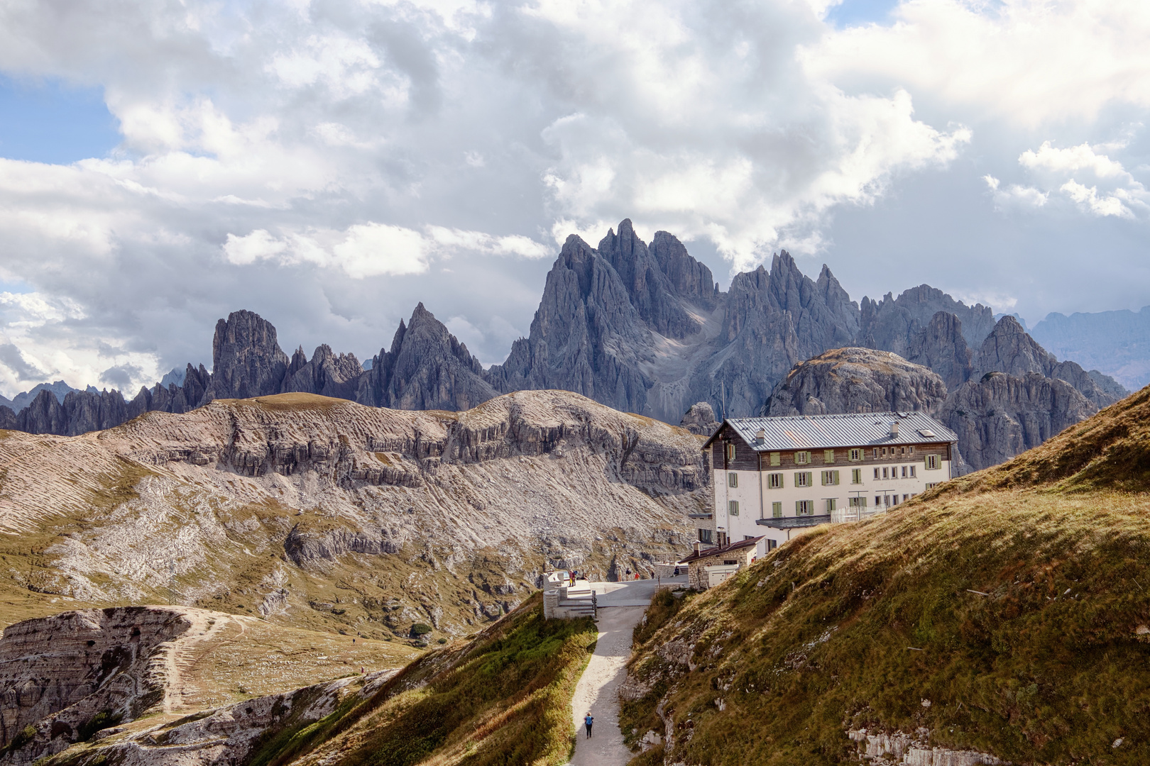 Auronzo Hütte ( Rifugio Auronzo ) mit der  Cadini-Gruppe.