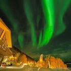 Aurora Borealis über der Magic Mounten Lodge