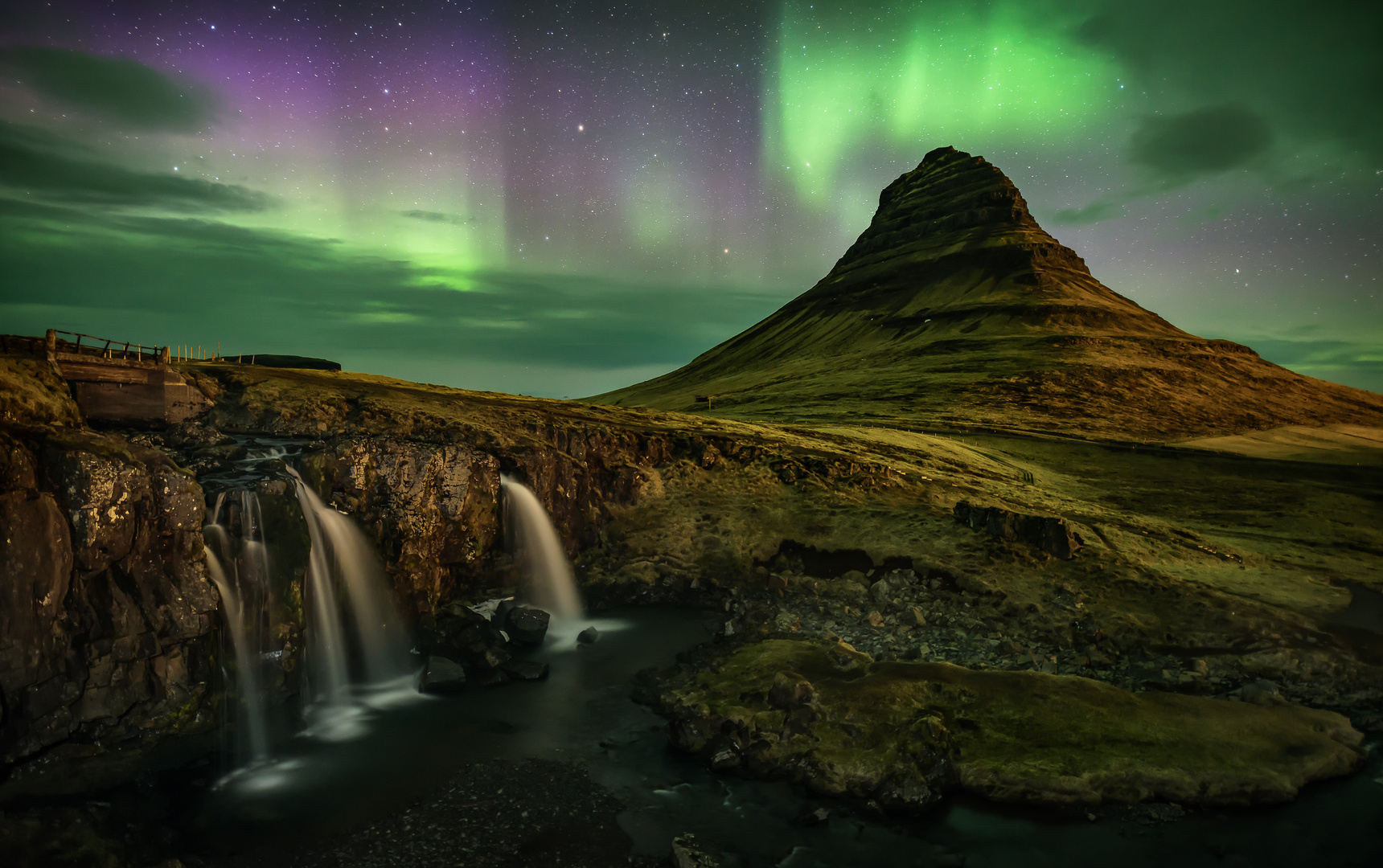 Aurora Borealis über Kirkjufellsfoss