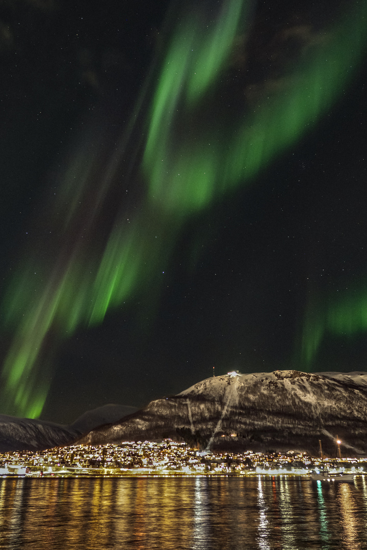 Aurora Borealis über Storsteinen