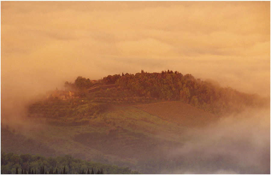 Aurora e nebbia