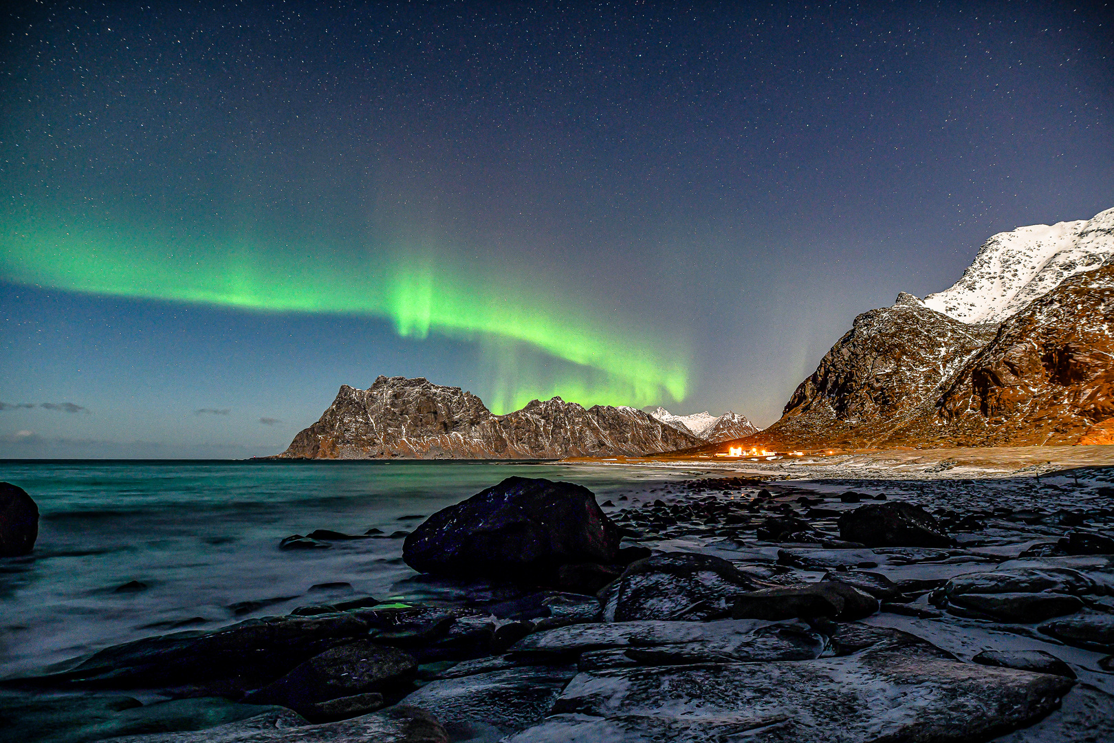 aurora over uttakleiv