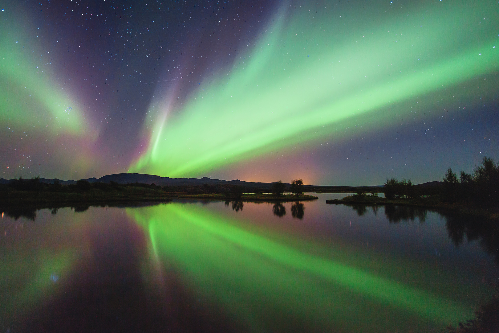 Aurora reflection