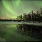 Aurora über dem Flüsschen