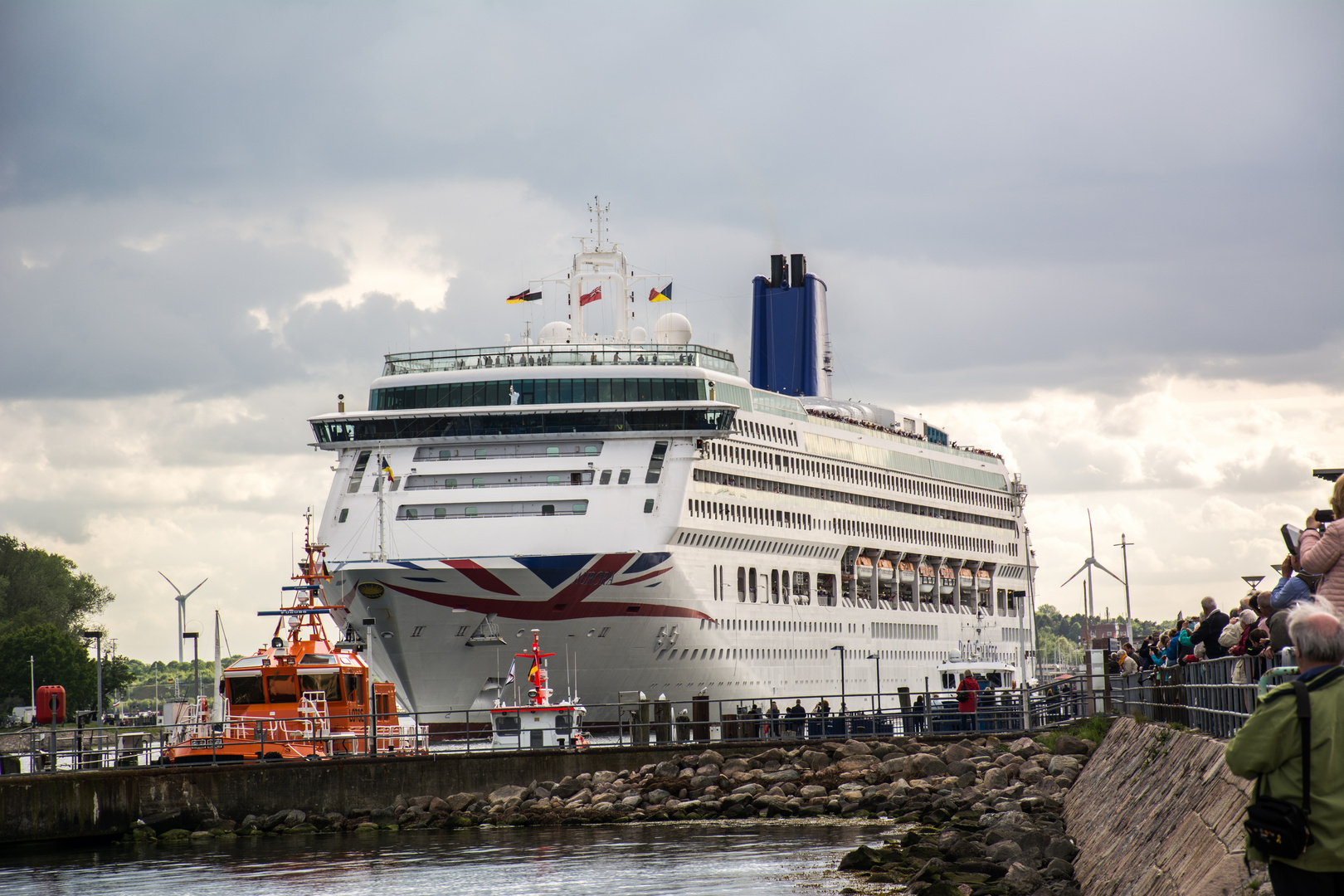 Aurora verlässt den Hafen