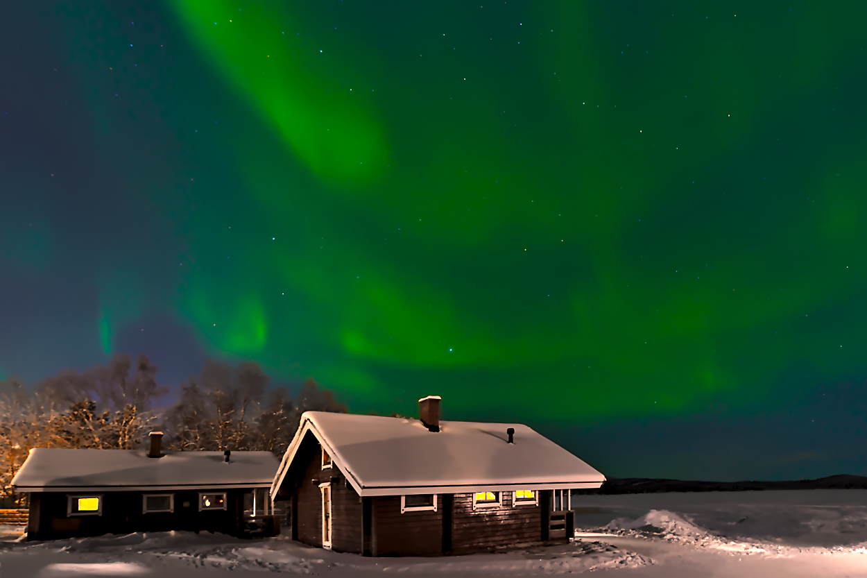 Aurora vor der Hütte