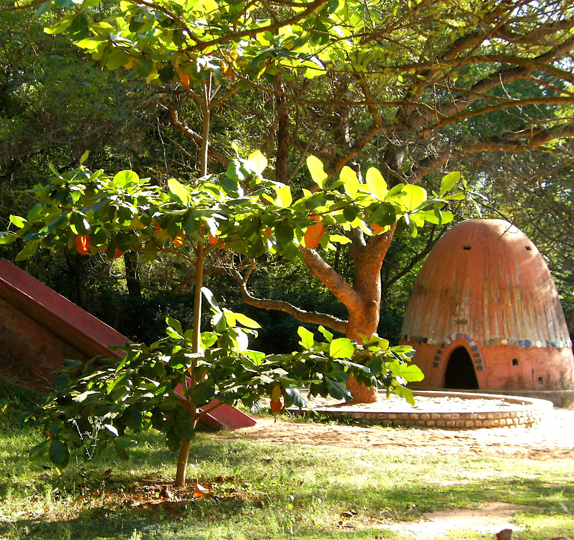 ... Auroville ... Dans un jardin d'enfants ...