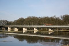 Aus anderer Sicht die Elbbrücke