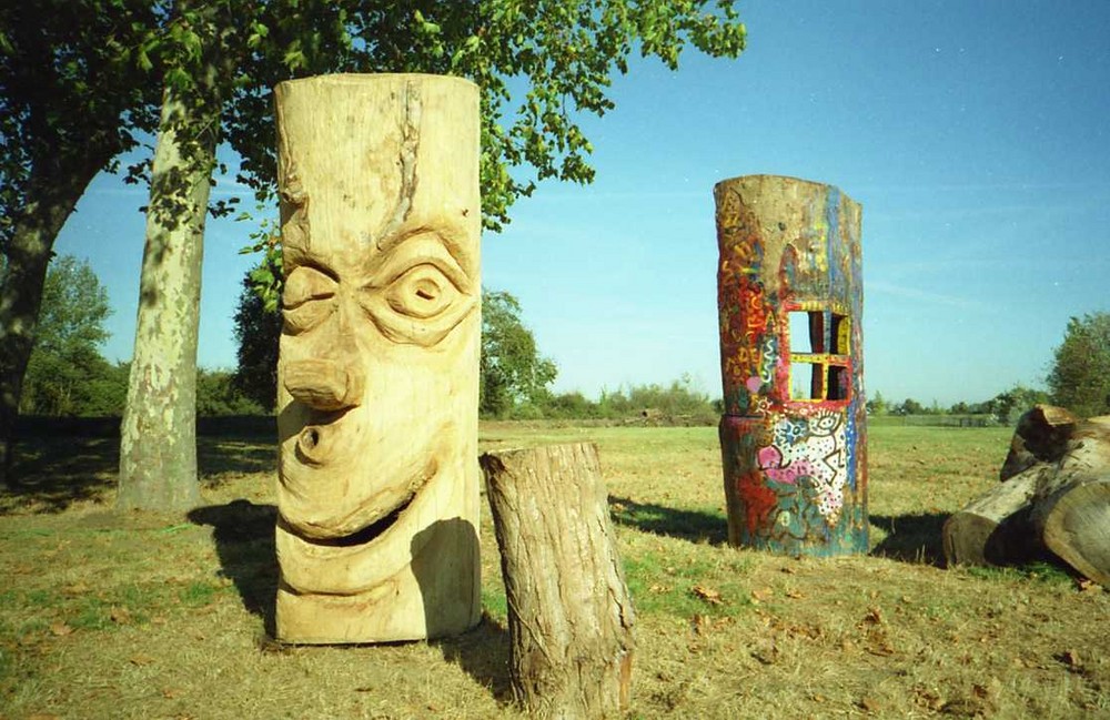 AUS BLITZEINSCHLAG WURDEN SKULPTUREN 2001 IN TOULOUSE