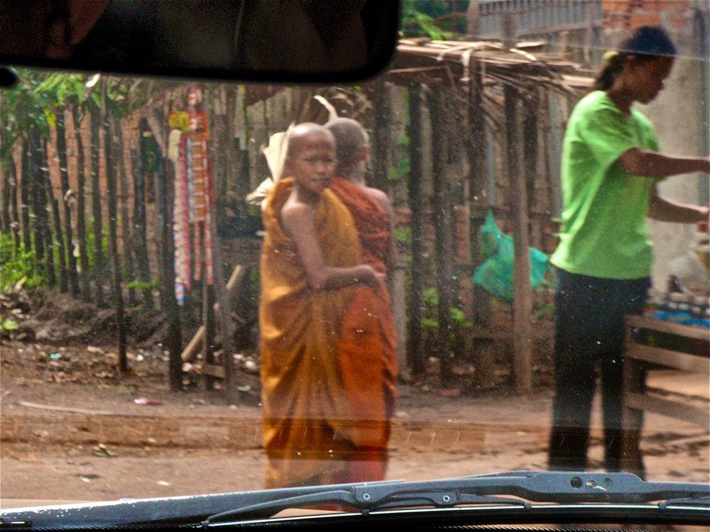 aus dem auto heraus III, cambodia 2010