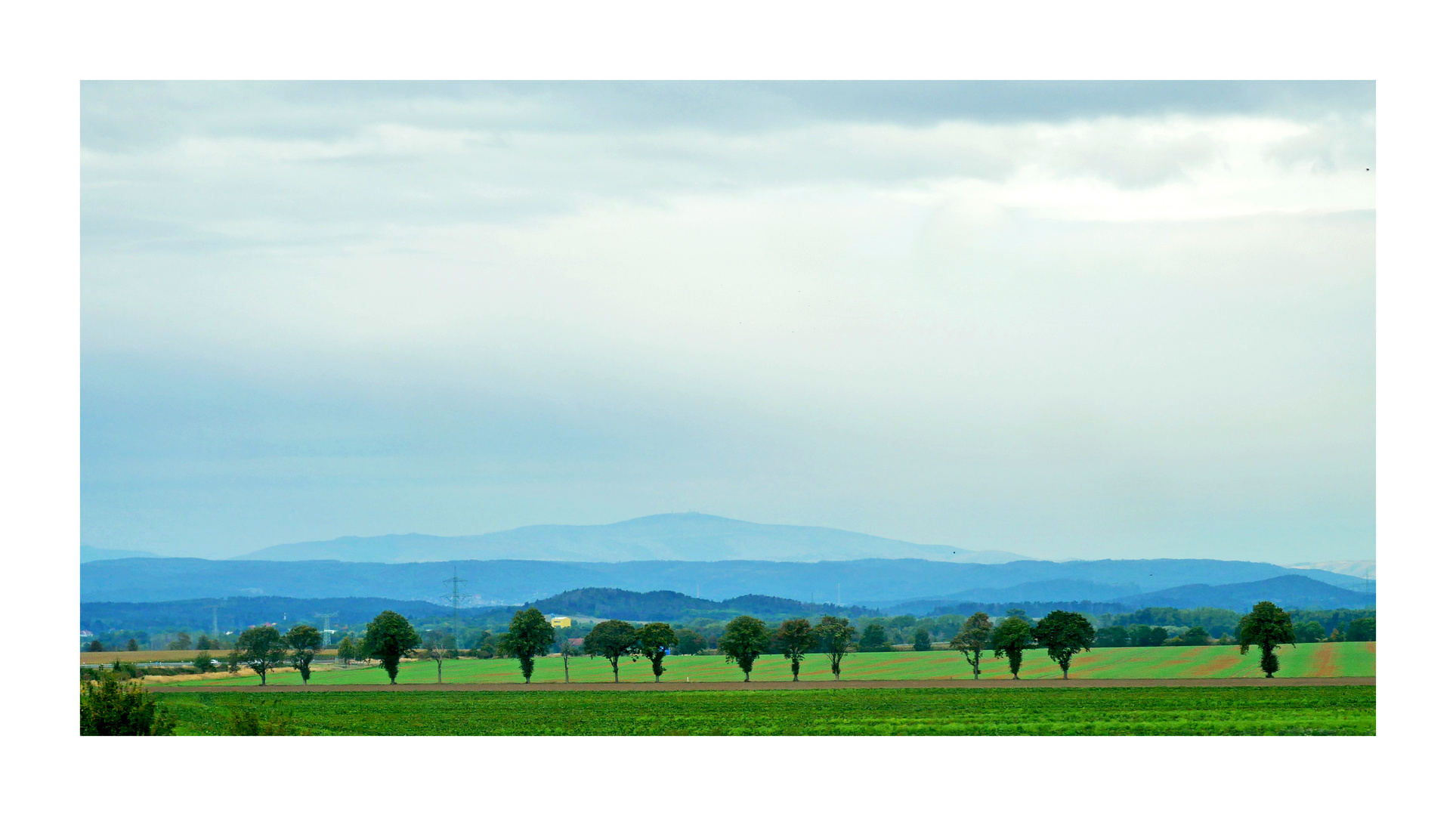 Aus dem Auto sausend braus _ sah der Brocken folgend aus.