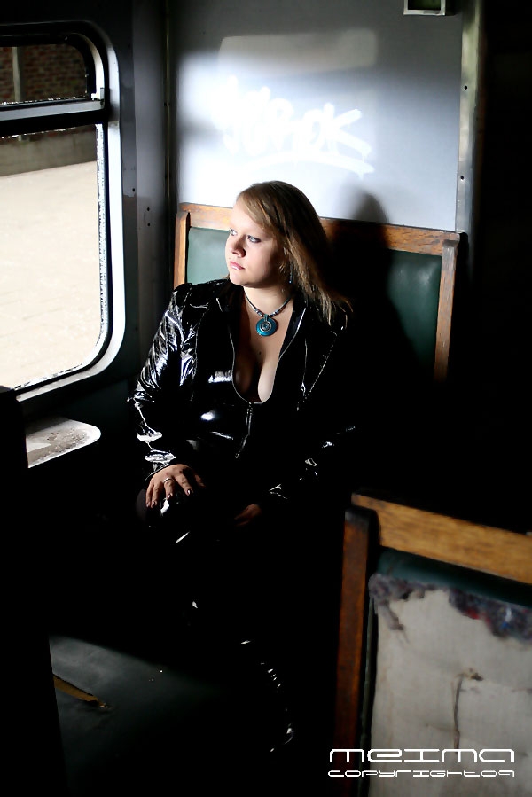 Aus dem Fenster schauen Foto & Bild fashion, menschen