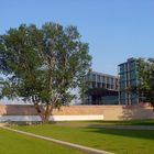 Aus dem Gedenkstättenpark an der Invalidenstraße auf den Hauptbahnhof