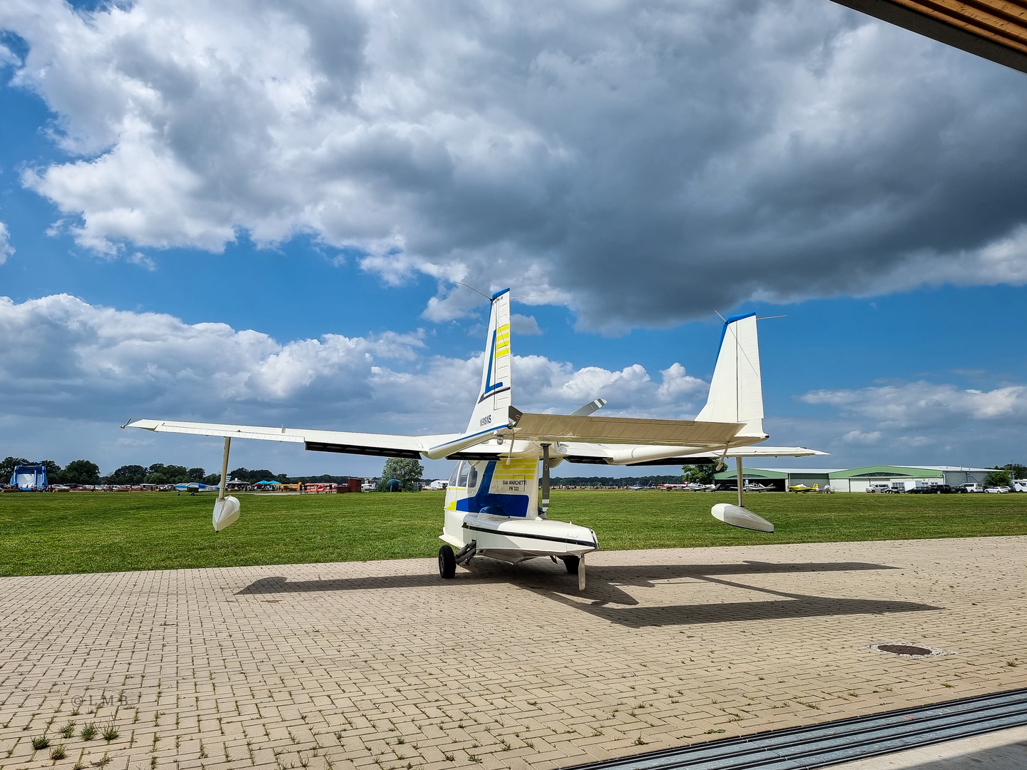 Aus dem Hangar gerollt