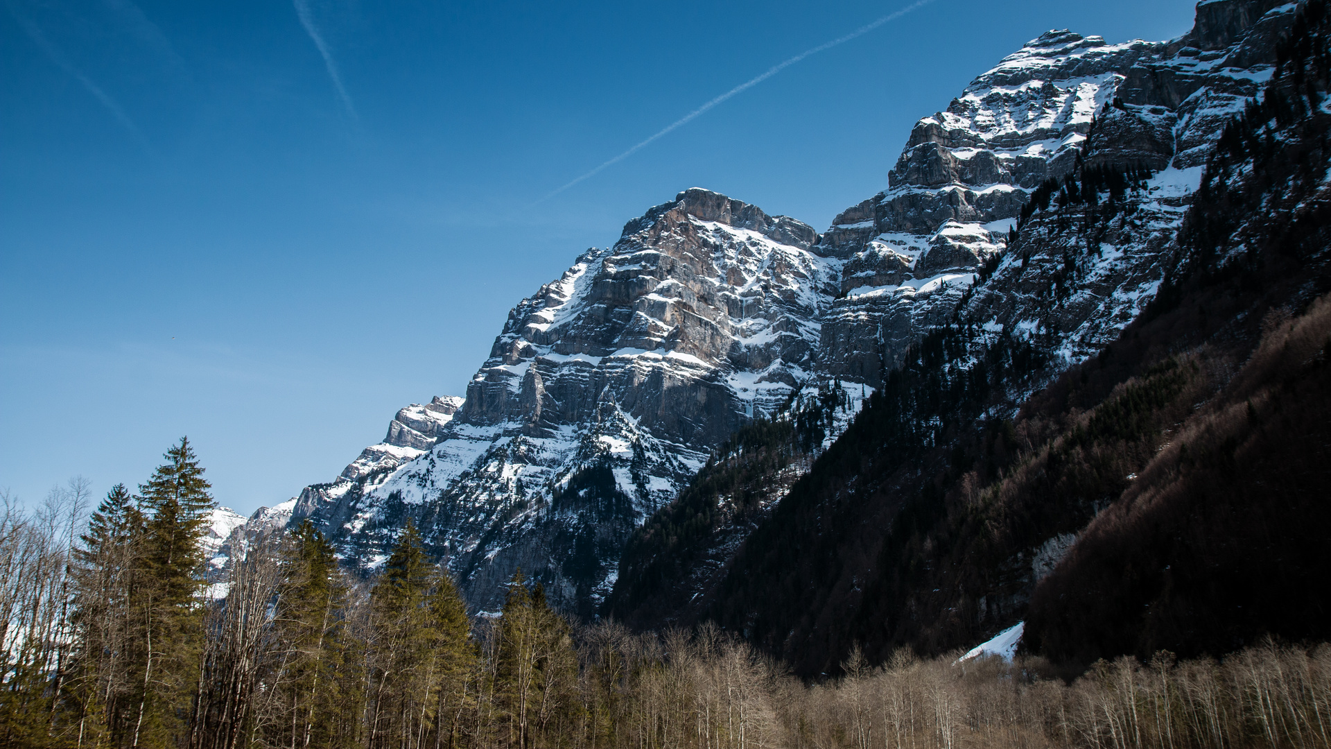 Aus dem Klöntal