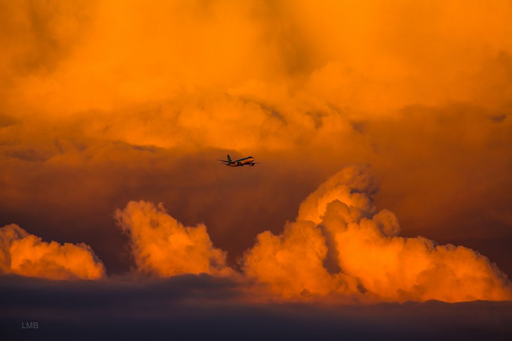 Aus dem leuchtenden Wolkenmeer