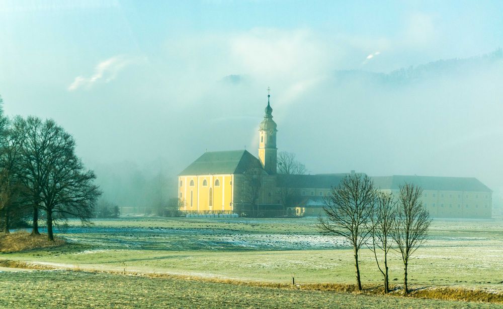 Aus dem Nebel erwacht.