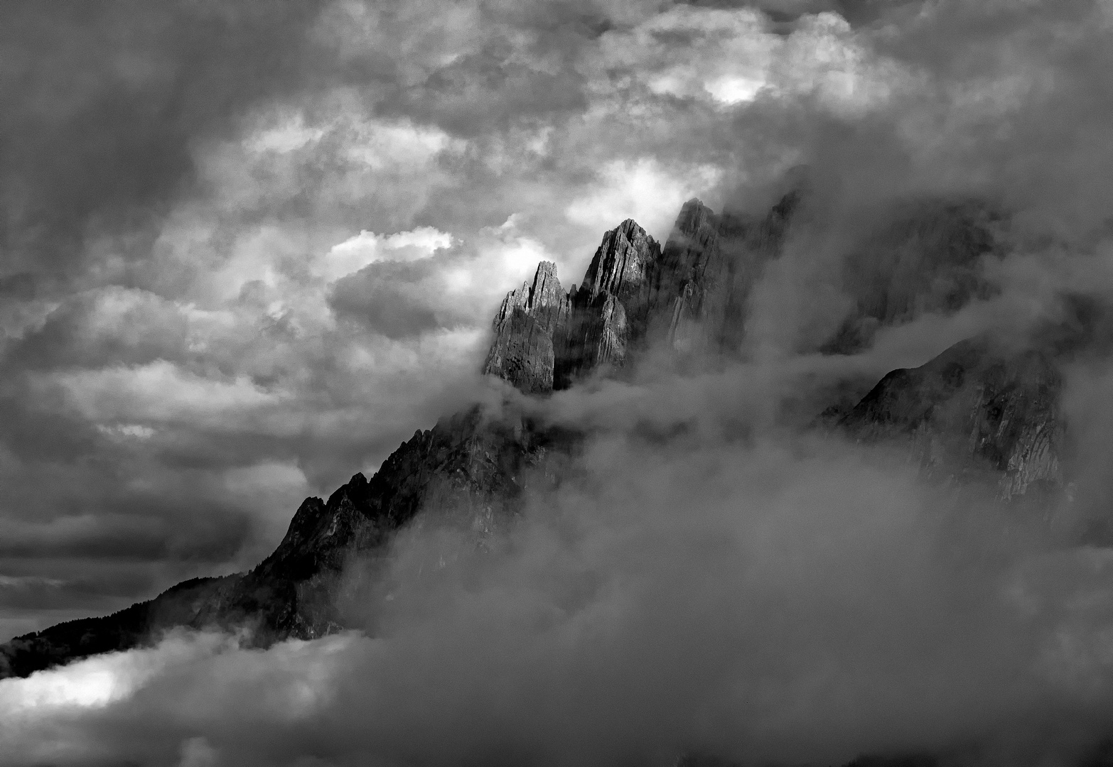 aus dem Wolkenmeer aufgetaucht