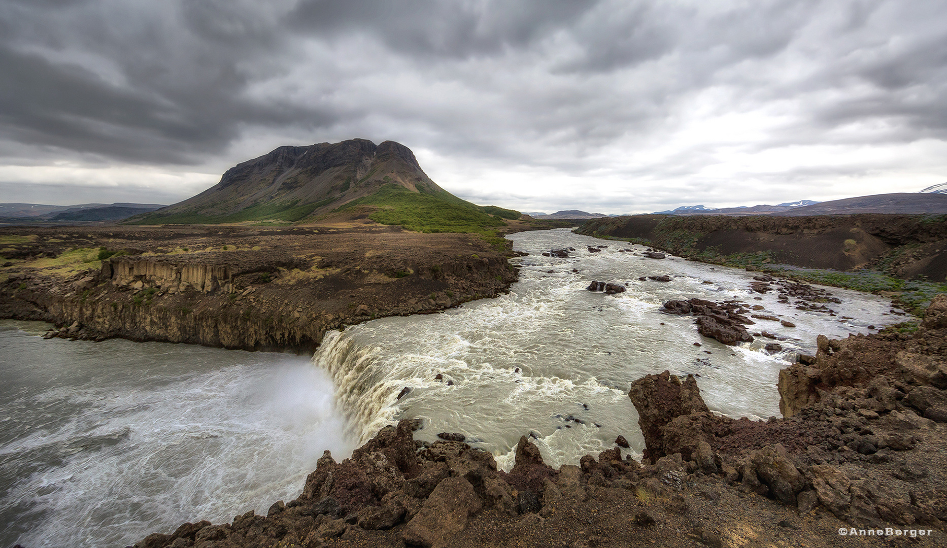 aus der Mitte entspringt ein Fluss