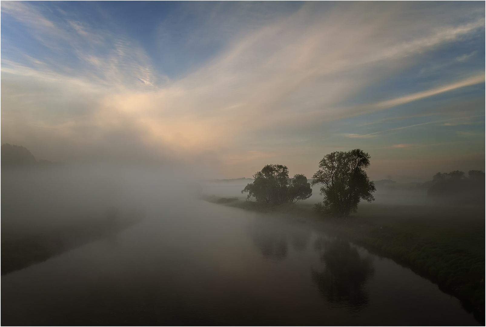 Aus der Mitte entspringt ein Fluss