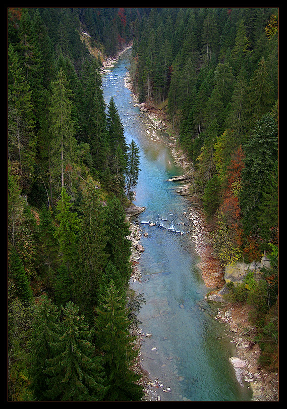 Aus der Mitte entspringt ein Fluss