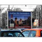 (aus der Reihe Billboard-deutsch)... Auslöser für Zweisamkeit - Gewinnen Sie ein Romantik-Shooting.