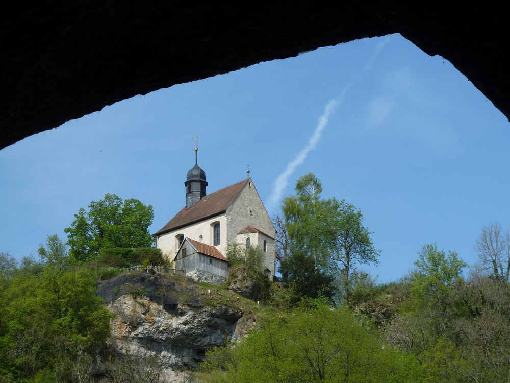 Aus einer  Höhle heraus