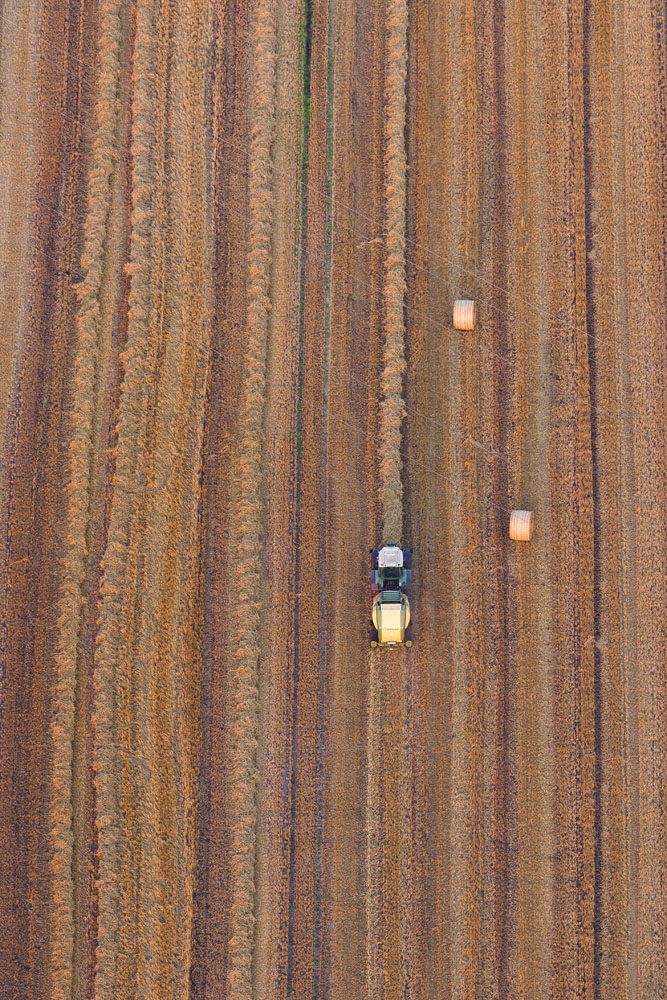 Aus Heu Heuballen ballen