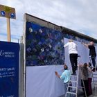 Aus Protest gegen Teilabriss: East Side Gallery mit Papier verhüllt