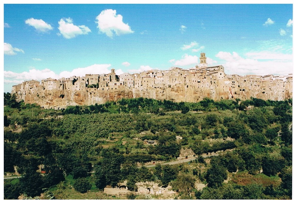 Aus Tuffstein auf Tuffstein,Pitigliano südliche Toscana