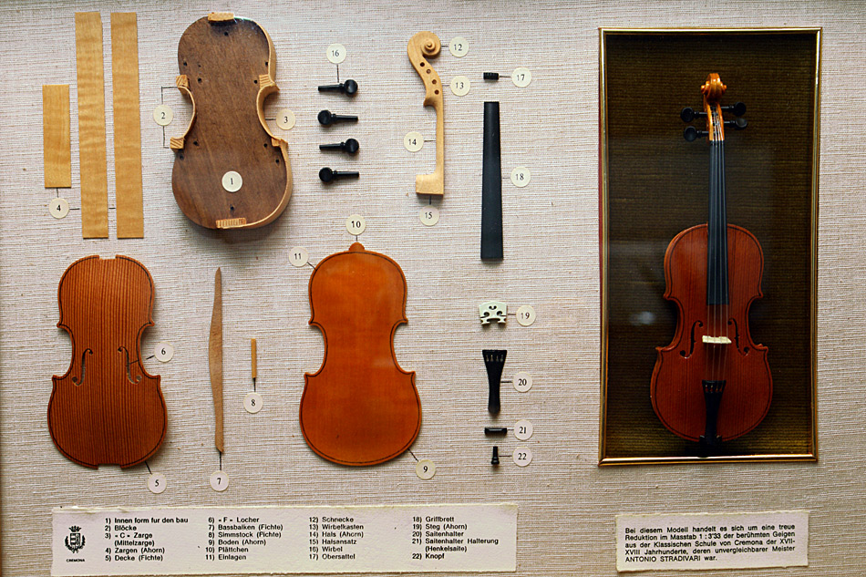 Aus welchen Teilen besteht eine Geige? Foto & Bild | stillleben