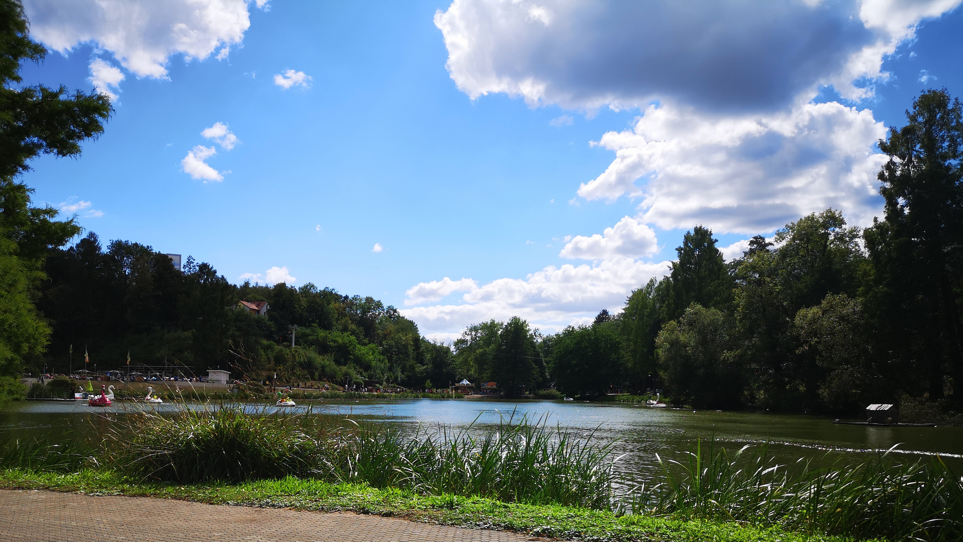 Ausblick auf den See im Deutsch Französischen Garten