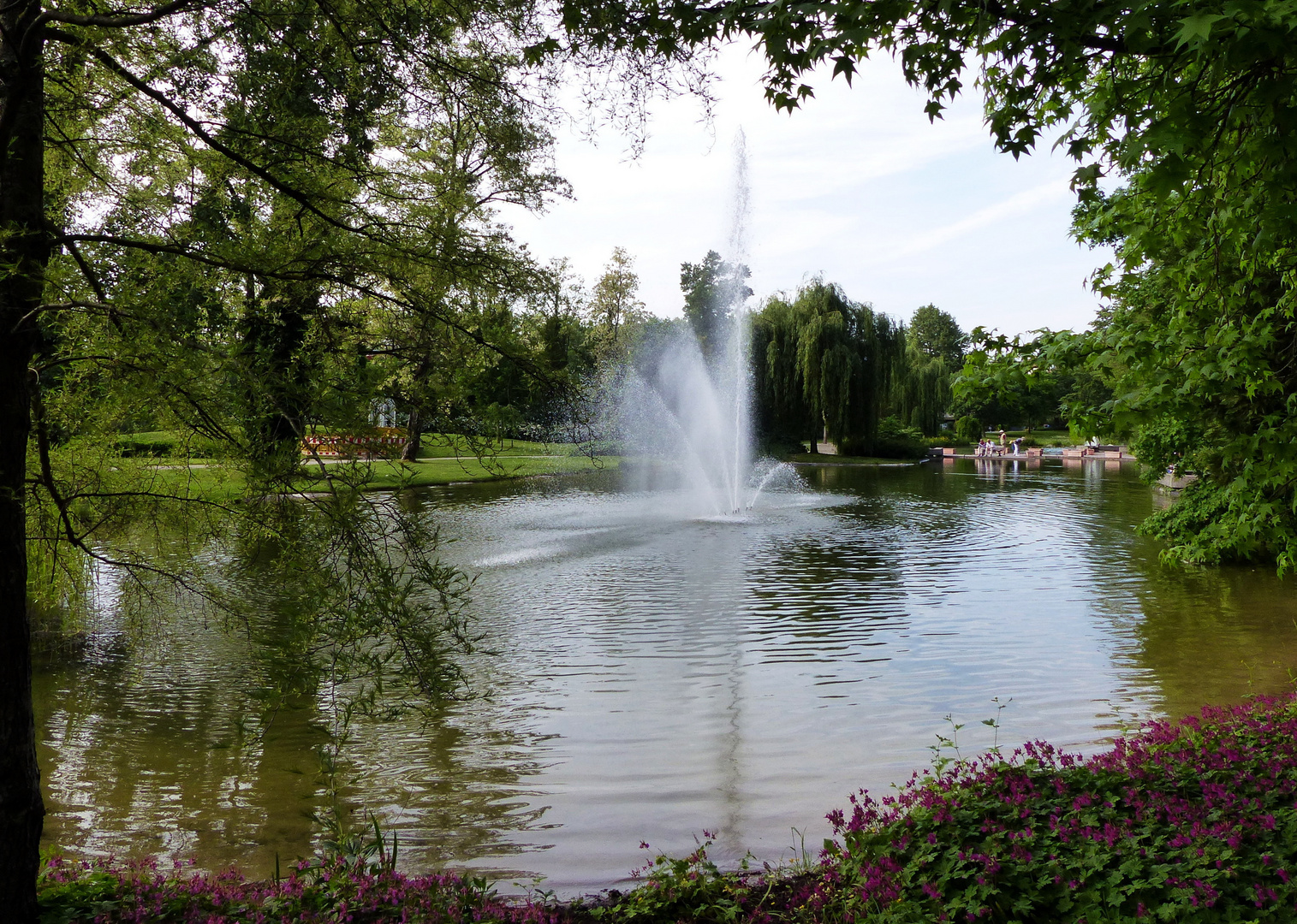 Ausblick auf den See mit den Wasserspielen