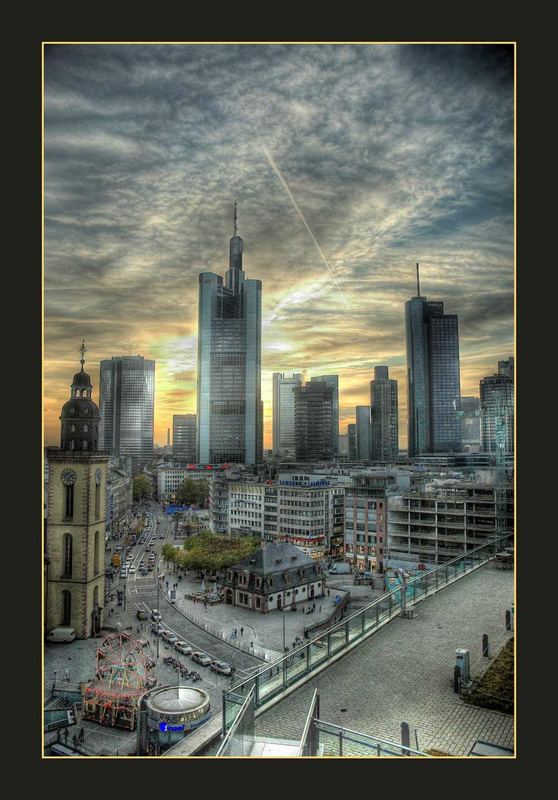 Ausblick auf die Frankfurter Skyline von der Galleria-Kaufhof Dachterrasse