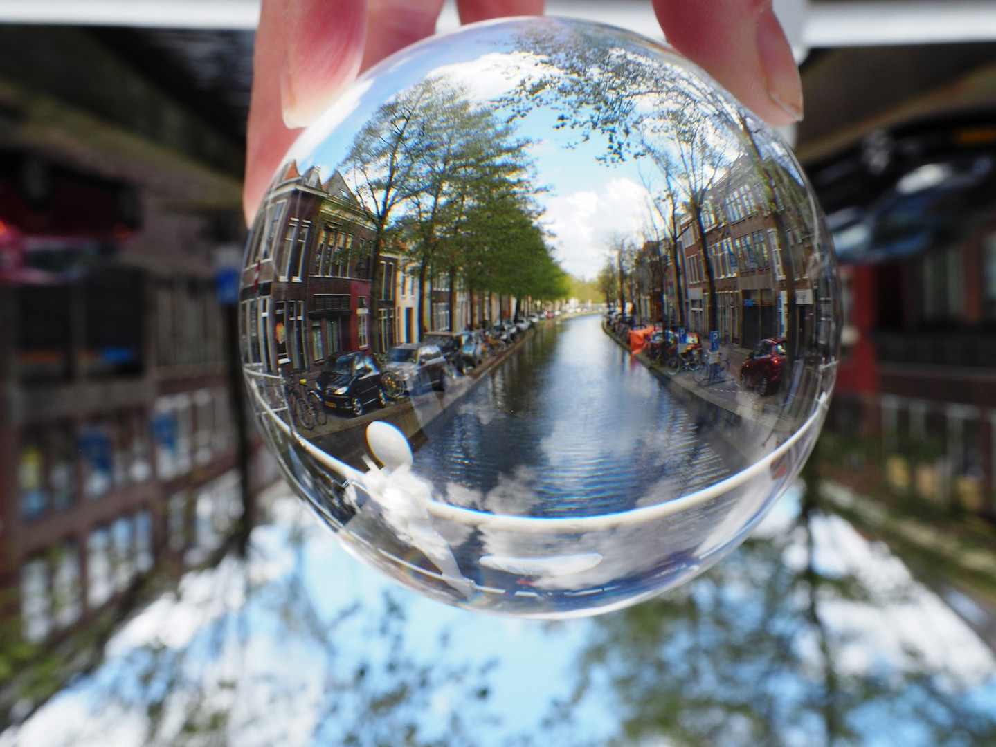 Ausblick auf eine Gracht in Delft