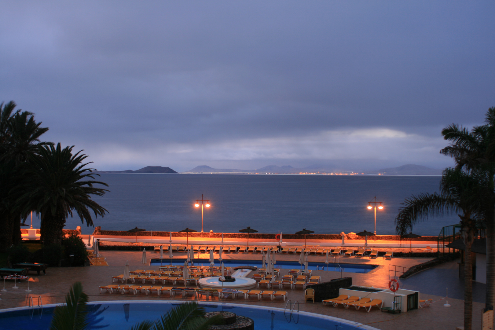 Ausblick auf Fuerteventura, bei schlechtem Wetter / Mirador a Fuerteventura, en mal tiempo